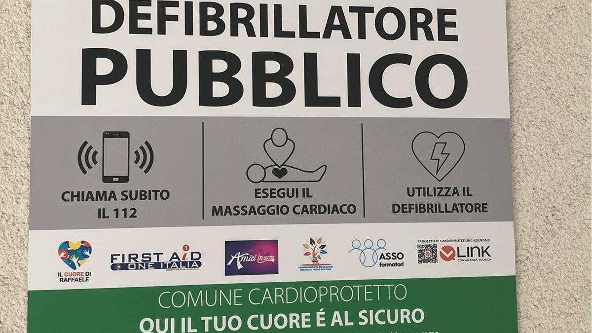 Installato nuovo defibrillatore auspicando non sia rapidamente rubato e possa dunque salvare vite - 
