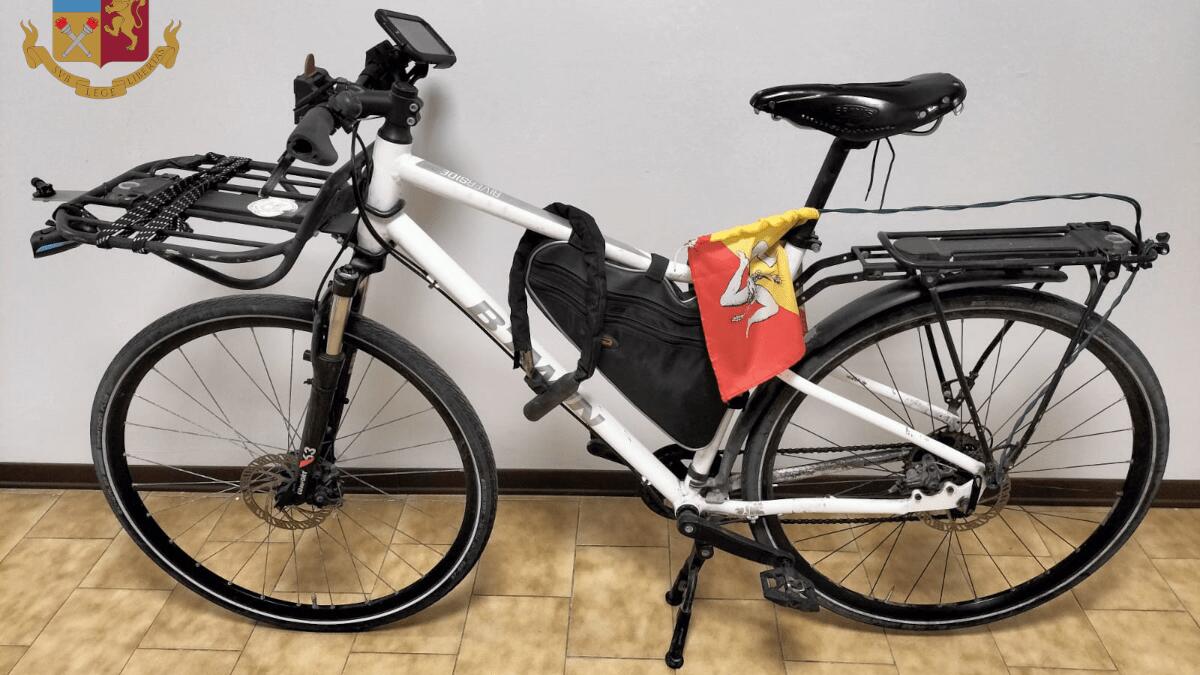 Ladro di biciclette scovato a passeggio per la città: si cerca proprietario bicicletta rubata (I DETTAGLI) - 