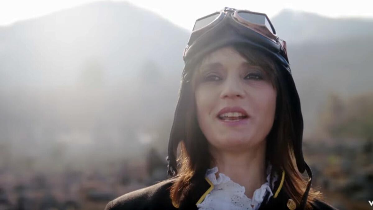 Carmen Consoli, un viaggio tra Etna e Catania nel suo ultimo video - 