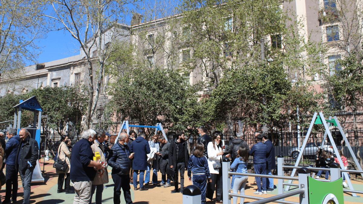 Aperto parco giochi in villa Pacini (ma permane parcheggio e transito delle auto) - 