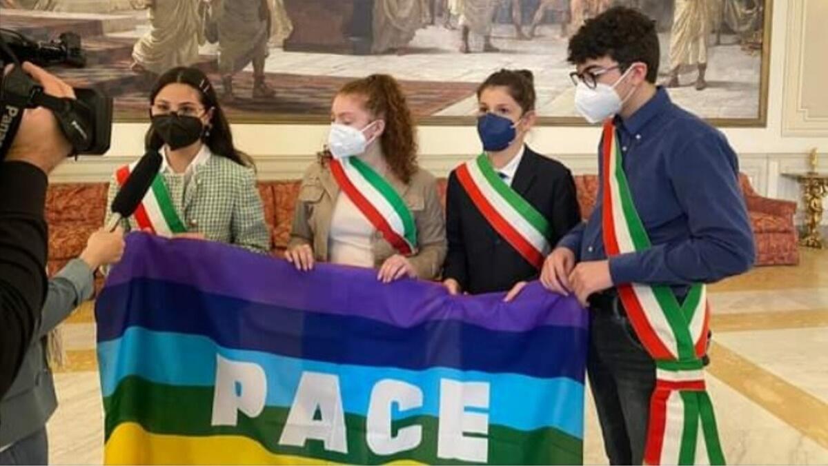 “Facciamo Pace”: un “fiume” di ragazzi in via Etnea per dire no alla guerra (ECCO QUANDO) - 