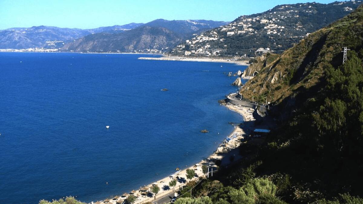 Tragedia nel siracusano: bimbo catanese muore in seguito a caduta dalla scogliera (I FATTI) - 