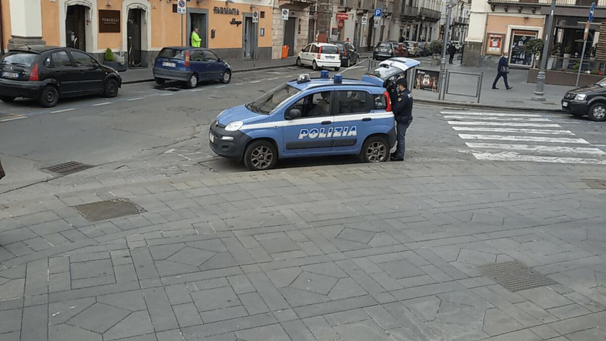 Ottantatreenne in auto trovato con armi e oggetti atti a offendere senza motivata giustificazione - 
