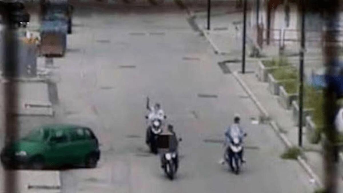 Ventenni annoiati su motorino esplodono colpi d’arma da fuoco in due piazze centrali: solo indagati - 