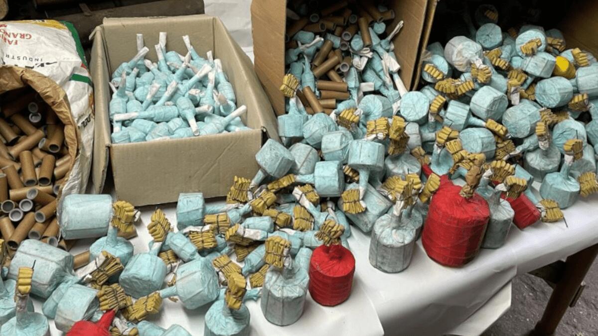 Nasconde 700 Kg di fuochi d’artificio e altro materiale pirotecnico illegale tra i pomodori (I FATTI) - 