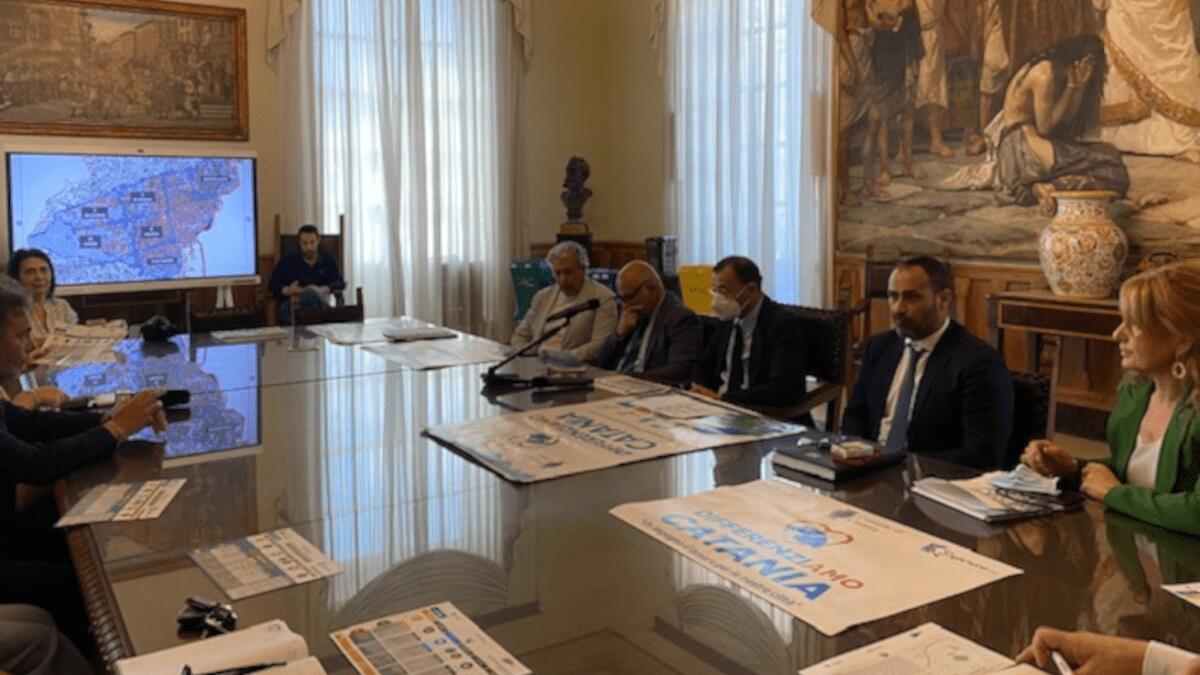 Catania sprofonda nella spazzatura ma la raccolta “porta a porta” giunge nel lotto Centro della città - 