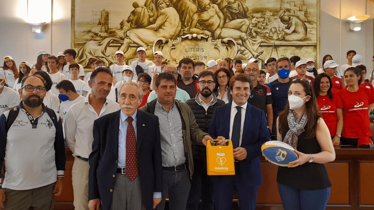 Consiglio comunale incontra giovanissimi rugbisti: nell’occasione, privati donano defibrillatore - 