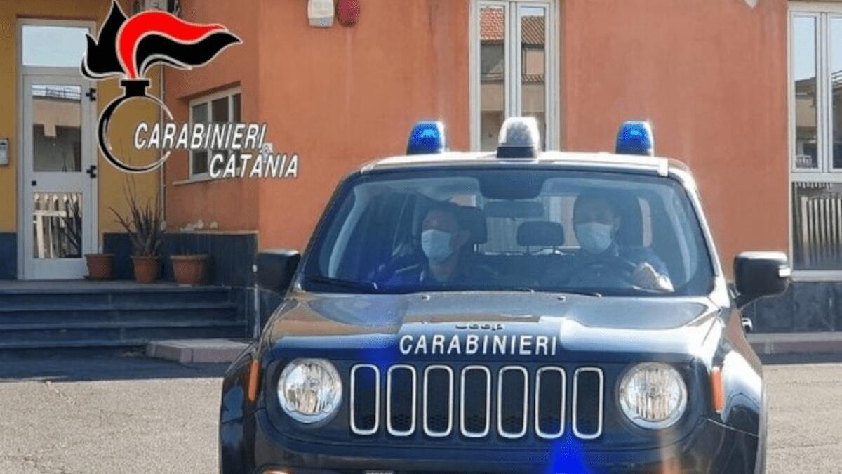 Criminali agli arresti domiciliari “aiutati” col Reddito di Cittadinanza: dieci denunce nel catanese - 