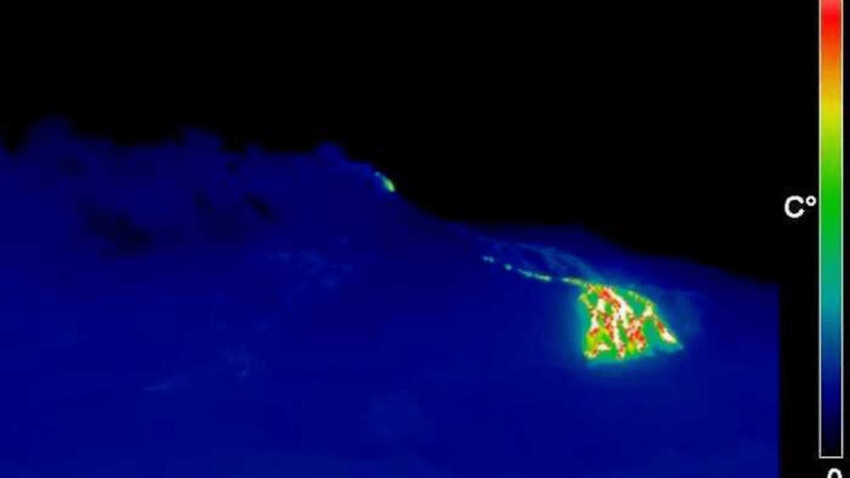 Etna: emissione cenere da cratere sudest, colate alimentate ma nessun impatto su aeroporto - 
