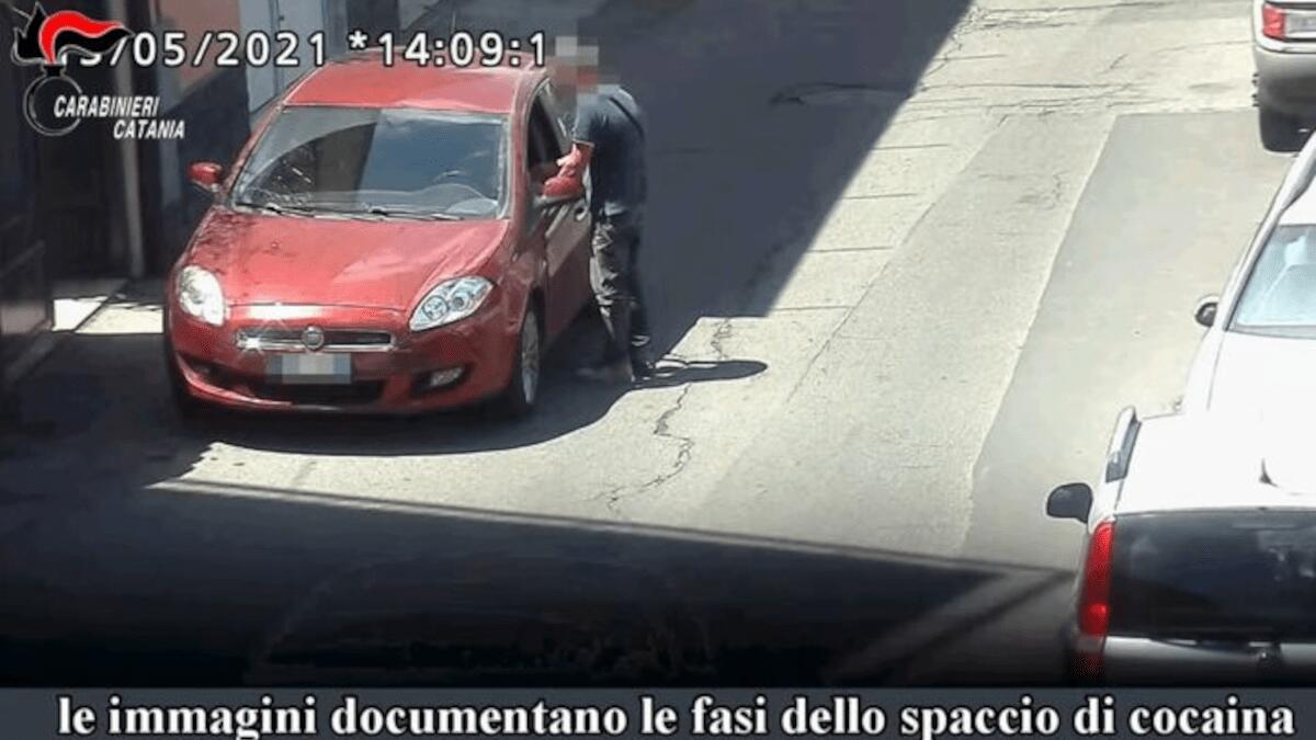 Blitz dei Carabinieri nel catanese: fermato traffico di droga, il capo dirigeva tutto dal carcere - 