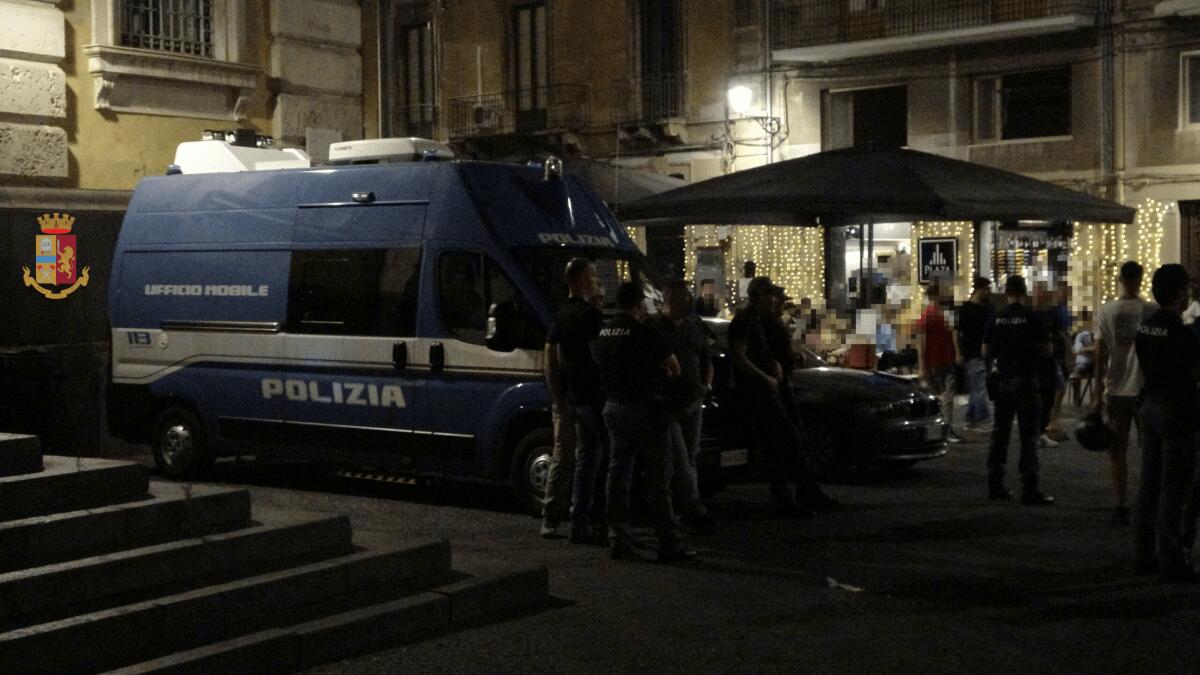 Controlli movida catanese: occupazione abusiva suolo pubblico, droga e infrazioni CdS - 