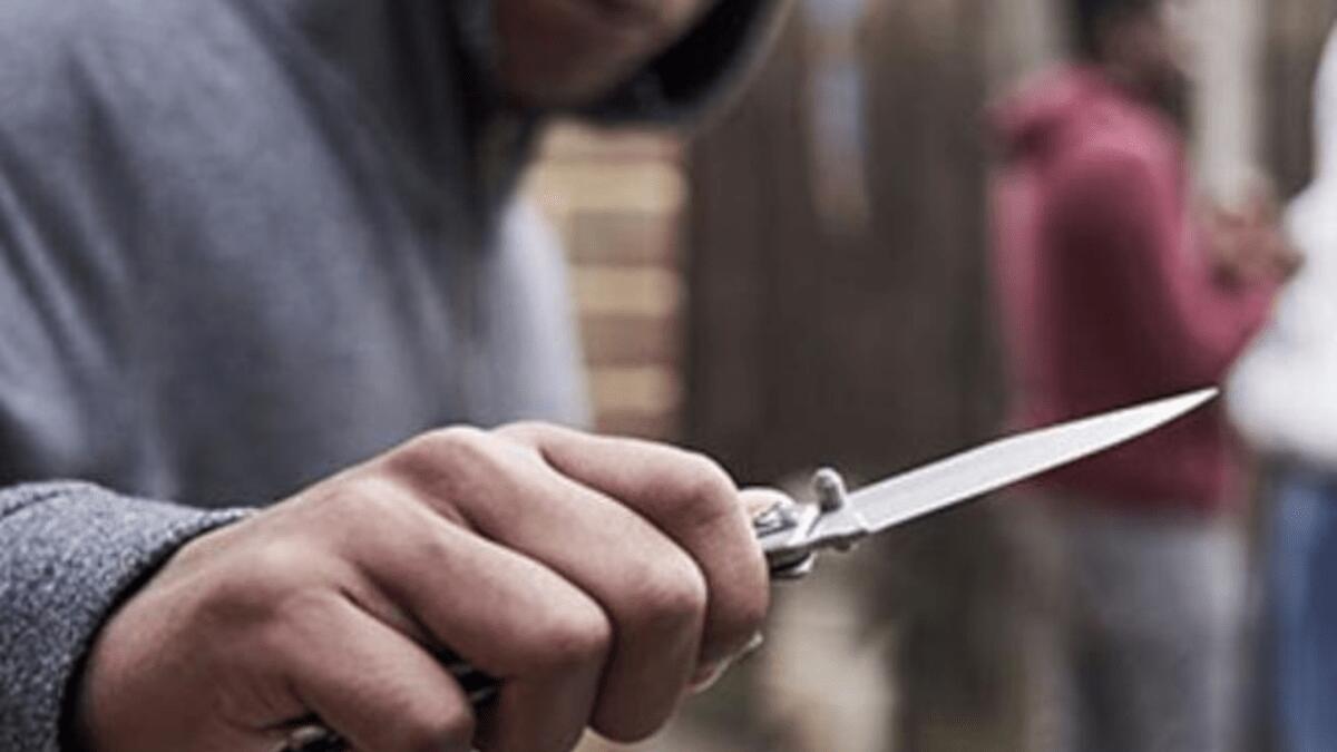 Pregiudicato scippa smartphone a minorenne minacciandolo di morte con un coltello (I FATTI) - 