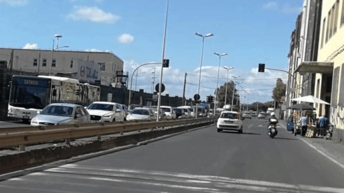 Pregiudicato va in trasferta a Catania per derubare in ex uffici comunali: sorpreso dalla vigilanza - 