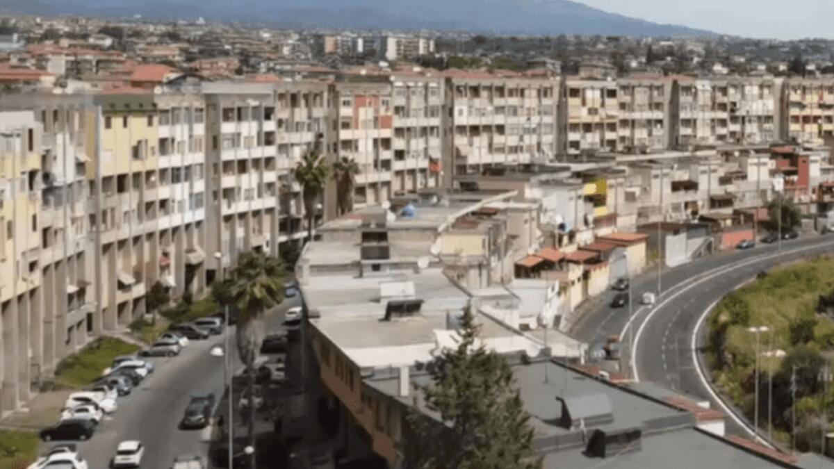Ennesimo arresto in via Capo Passero: oltre cento dosi di droga e porto abusivo d’armi - 
