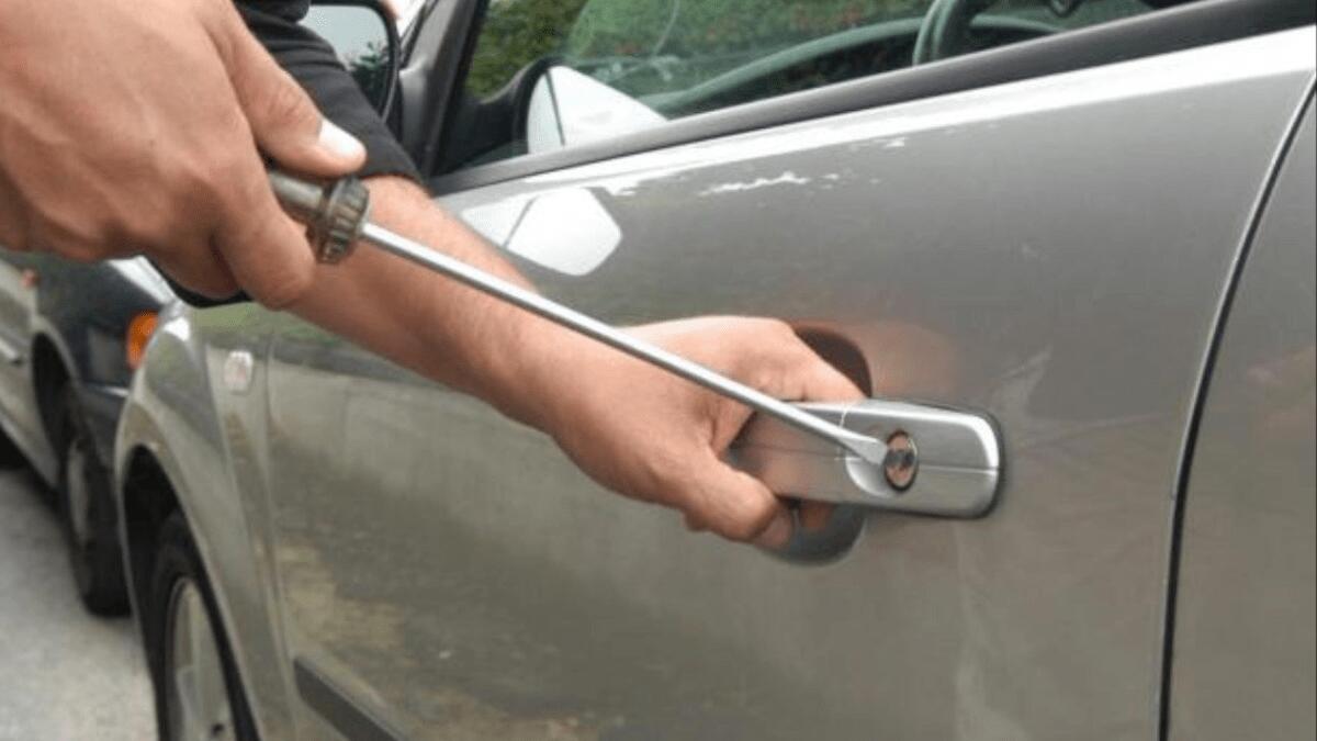 Criminali scassinano Lancia Y mentre transita Volante: fallisce “turno di lavoro” per i ladri - 