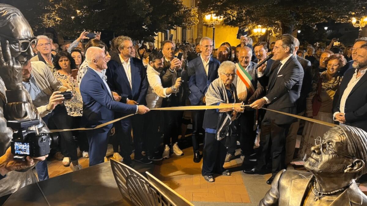 Inaugurata la statua omaggio per Franco Battiato e Lucio Dalla a Milo (LE FOTO) - 