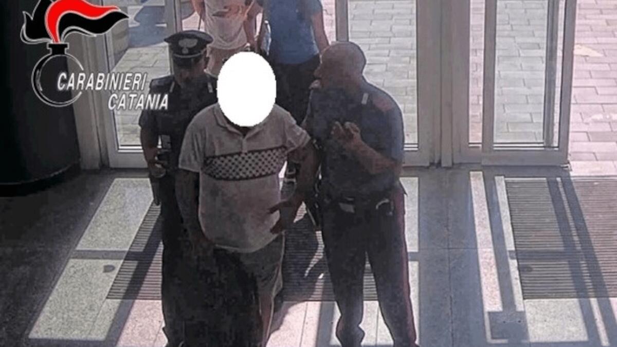 Borseggiatori “famigliari”: suocero e genero tentano furto all’aeroporto davanti ai Carabinieri - 