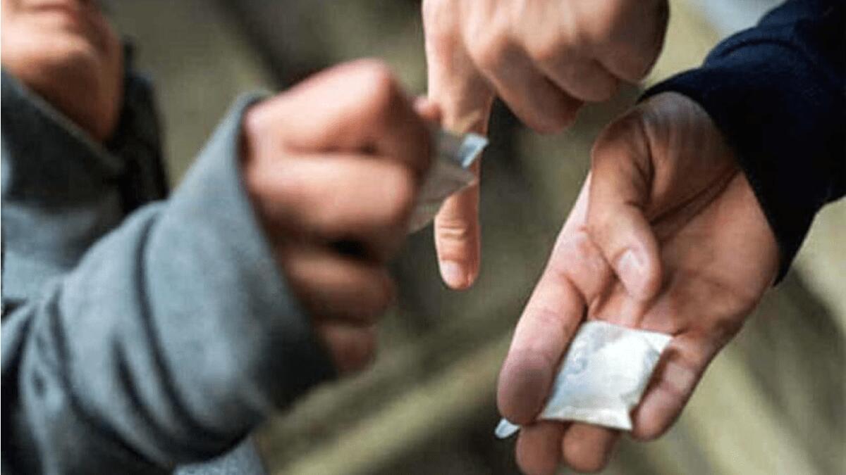 Tentano di disfarsi della droga utilizzando lo scarico idraulico. Tra gli assuntori un dodicenne (I DETTAGLI) - 