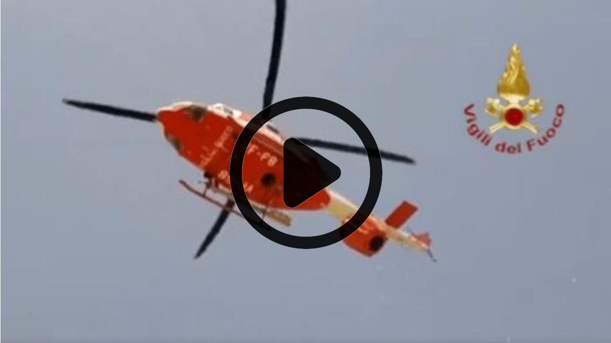 Vigili del Fuoco in azione nel catanese: intervento di due elicotteri e un Canadair (VIDEO) - 