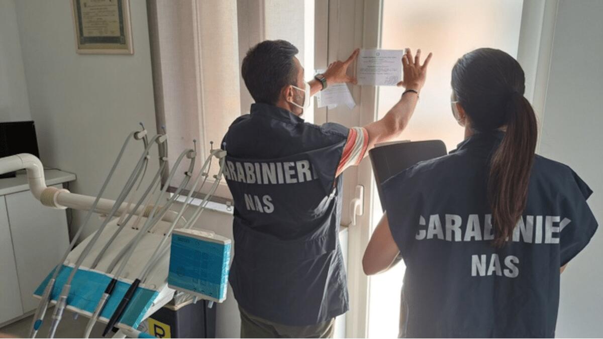 Studio dentistico abusivo all’interno di un condominio nel catanese: sequestro da parte del Nas - 