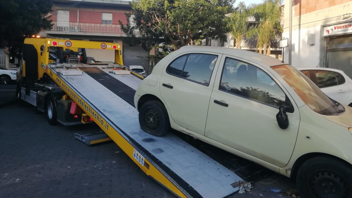 Amministrazione comunale avvia azione rimozione auto abbandonate sul territorio - 