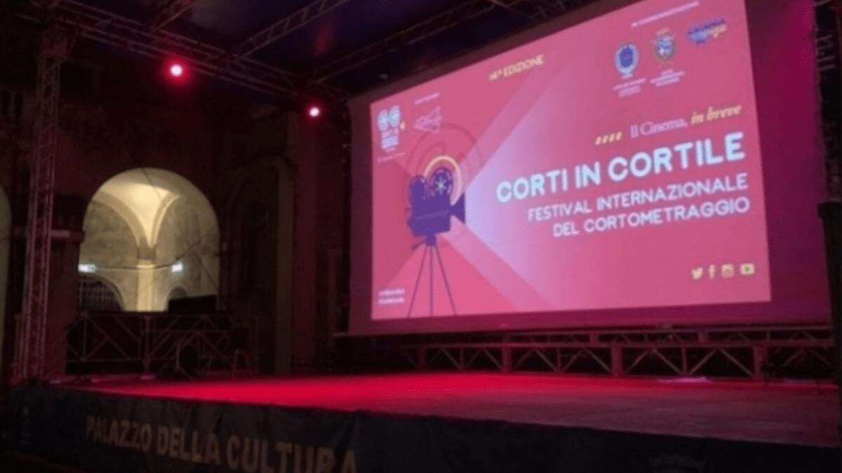 Gran finale stasera per la XIV edizione del festival Corti in cortile nel Palazzo della Cultura - 