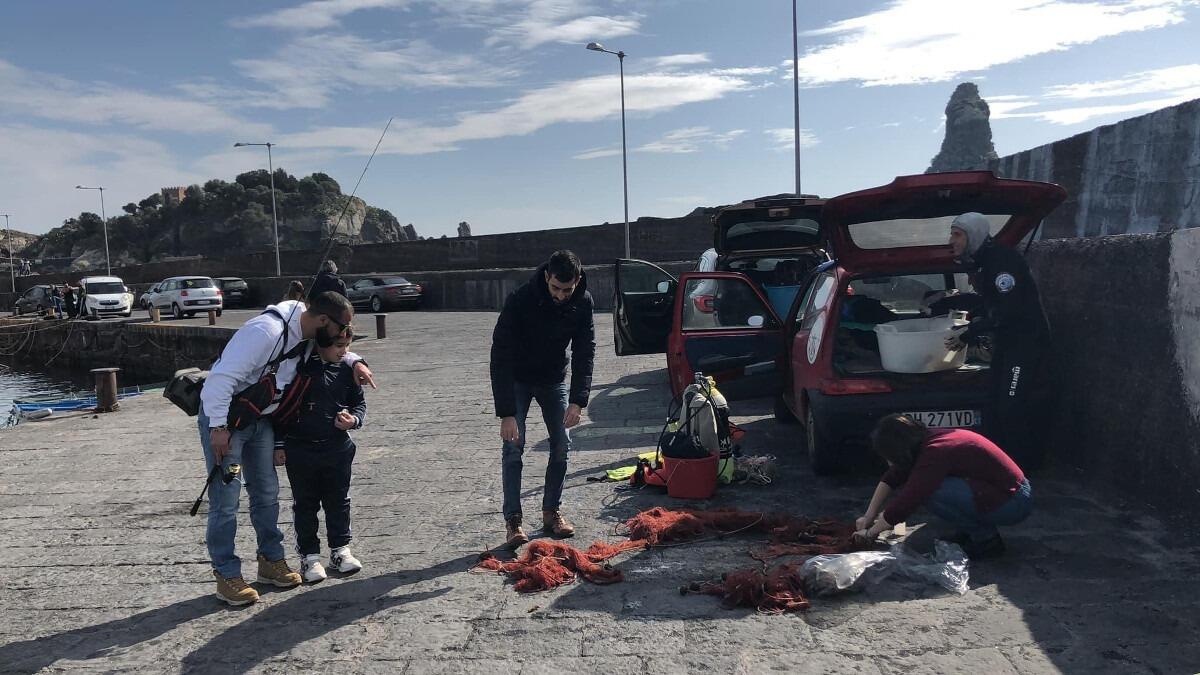 Ad Aci Trezza pulizia straordinaria dell'area marina protetta (ECCO QUANDO) - 