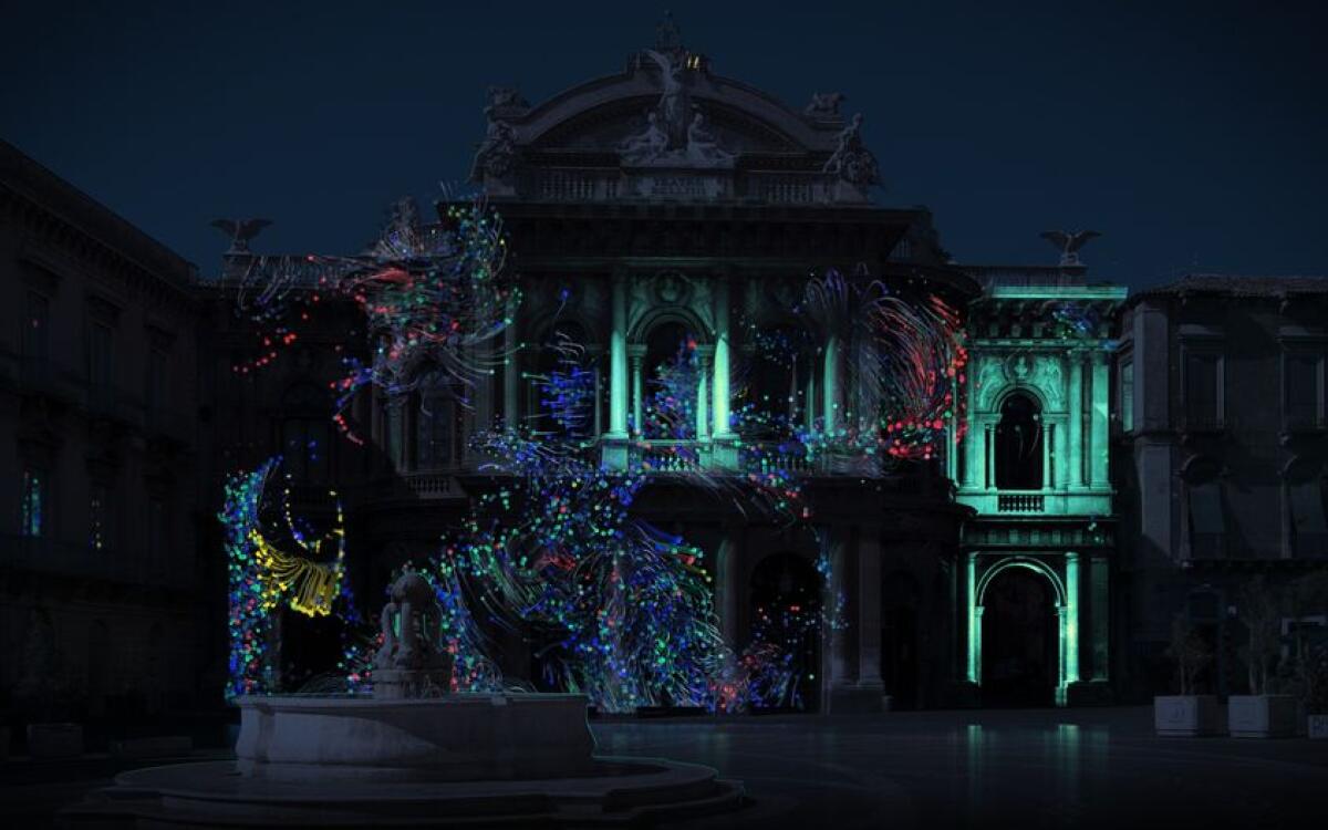 Il Teatro Bellini di Catania trasformato in una bellissima tela, ma non mancano le lamentele - 