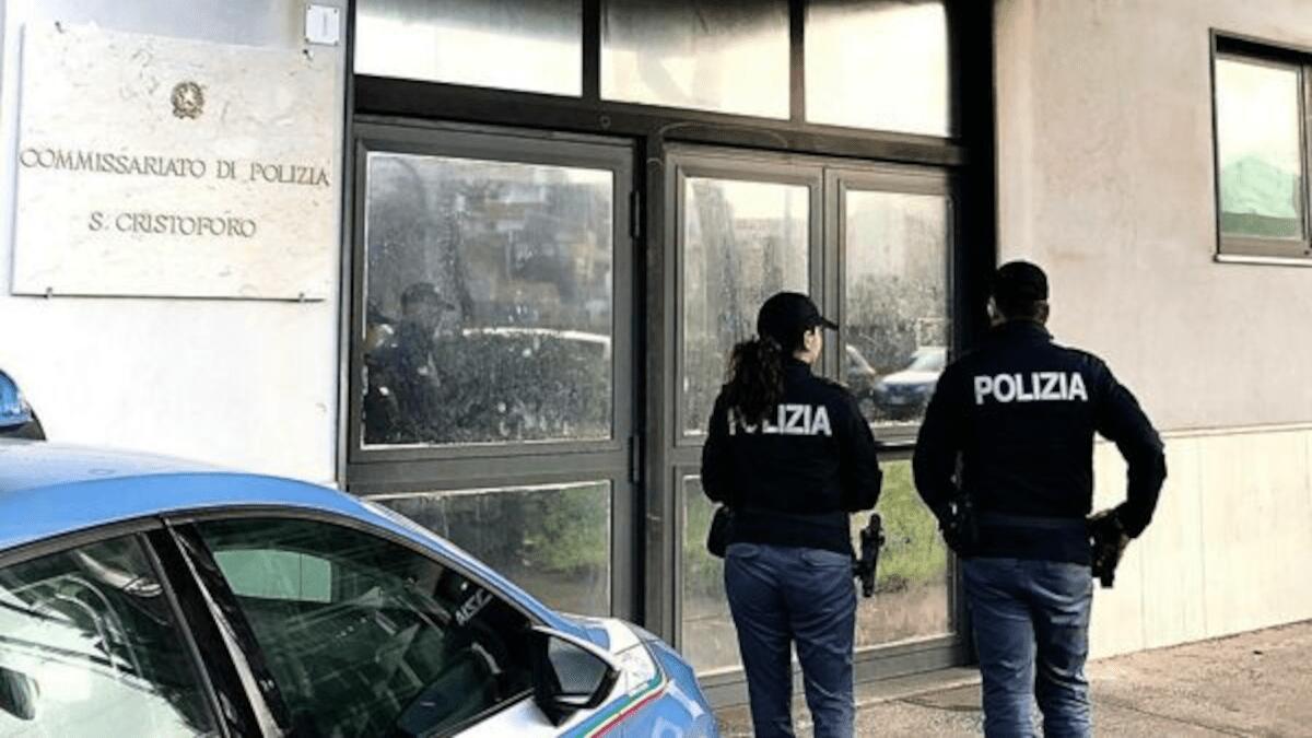 Minorenni senza casco intercettati dalla Volante: parenti aggrediscono agenti, richiesto supporto - 