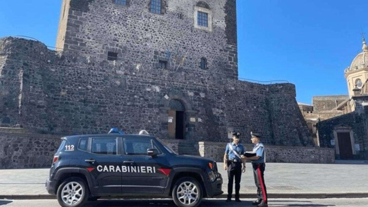 Tentato omicidio tra vicini di campagna: coltellate a viso e collo per confine fondo agricolo - 