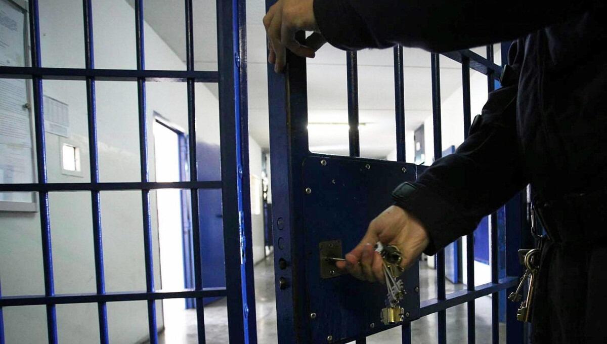Avvertì boss mafioso dell'imminente blitz: arrestato agente penitenziario - 