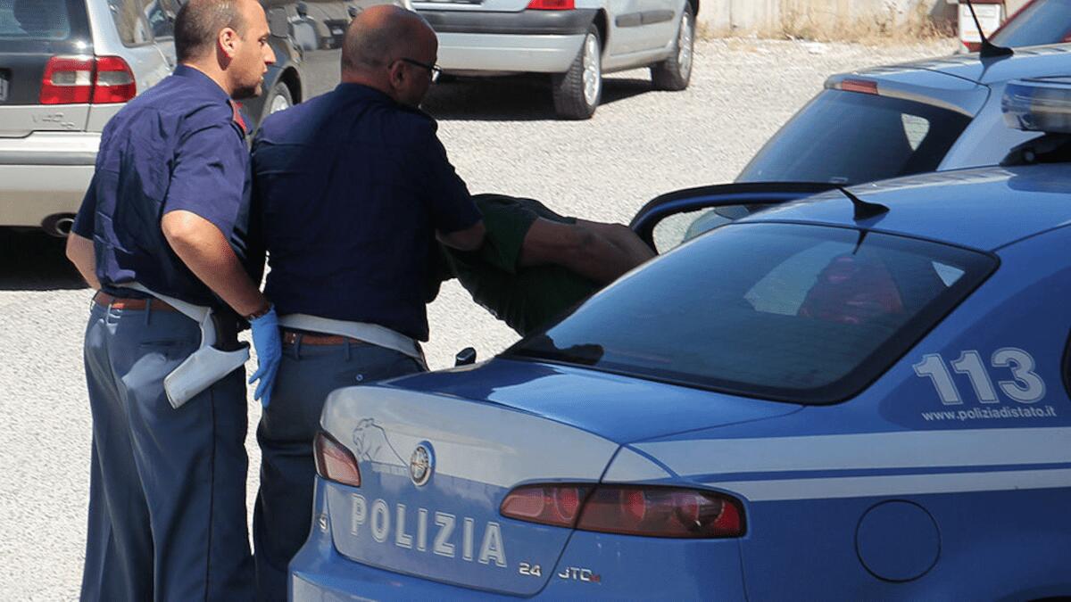 Straniero macchiatosi di violenza sessuale su minore con deficit mentale in giro per la Sicilia ammanettato a Catania - 