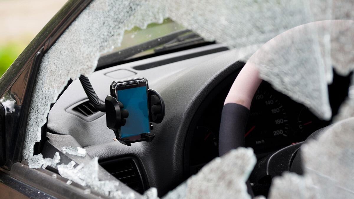 San Cristoforo, sorpresi a rubare un'auto: la pronta reazione di un agente - 