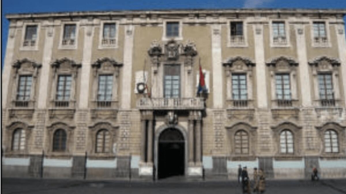 Palazzo degli Elefanti s’illumina per la prevenzione del tumore al seno aderendo all’”Ottobre rosa” - 