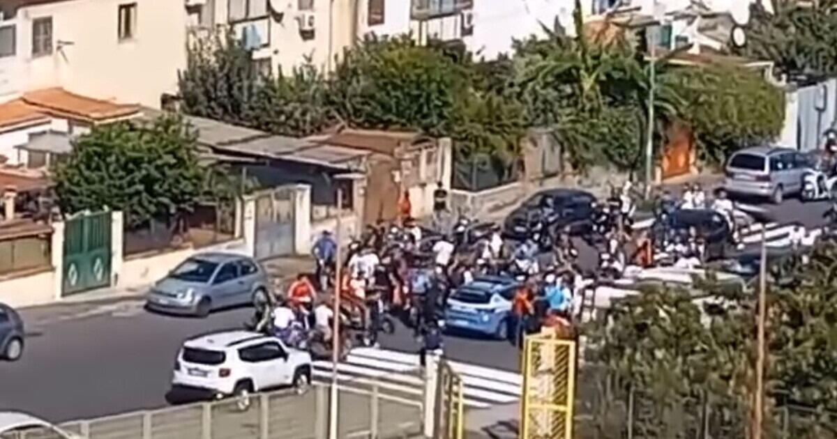 Aveva aggredito i poliziotti durante il funerale dell'amico: denunciato 34enne - 