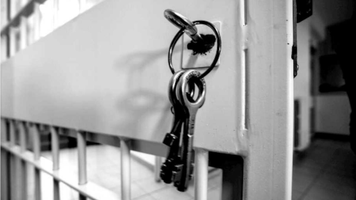 Agli arresti domiciliari “scompare” da casa: gli agenti aspettano il ritorno per condurlo in carcere - 