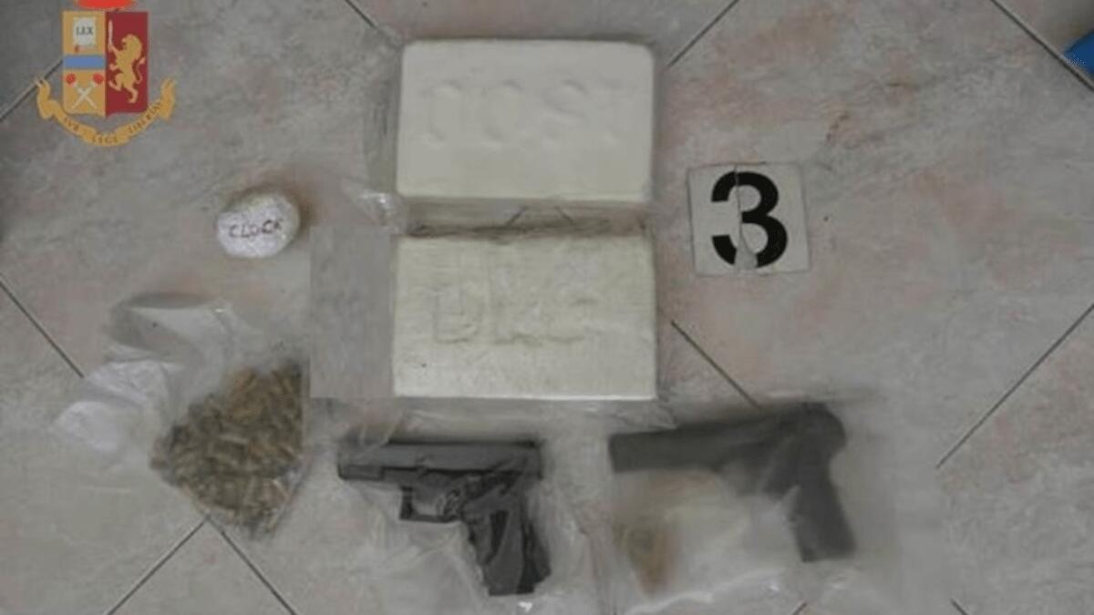 Diciottenne arrestato dai “Falchi” a Catania per droga e armi clandestine tra cui una mitraglietta (I DETTAGLI) - 