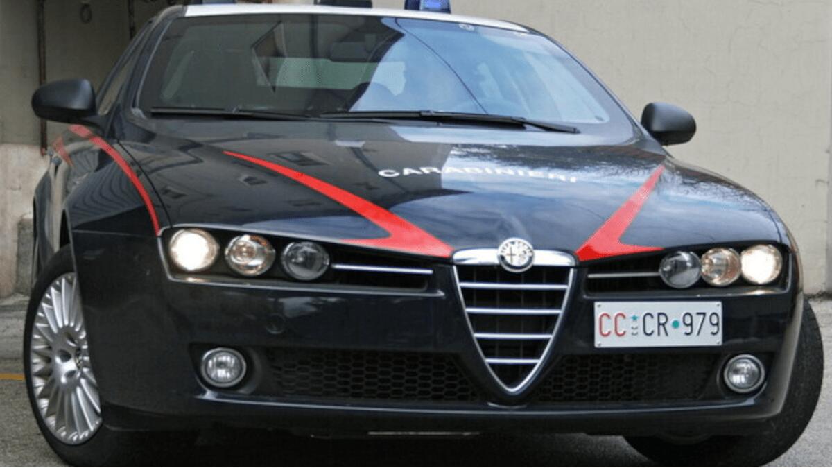 Catanese con telefonini intorno alle mura del carcere in cui è incarcerato il fratello: denunciato - 