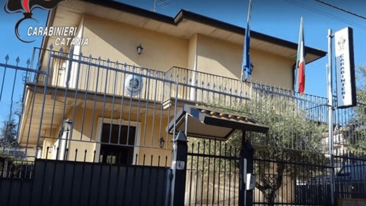 Ennesimo massacro della moglie e abusi alle figlie minorenni: domiciliari e braccialetto elettronico - 