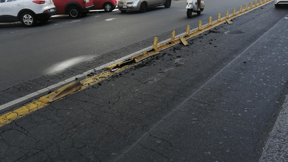 I nuovi ma già danneggiati cordoli BRT sarebbero pericolosi per la pubblica sicurezza - 