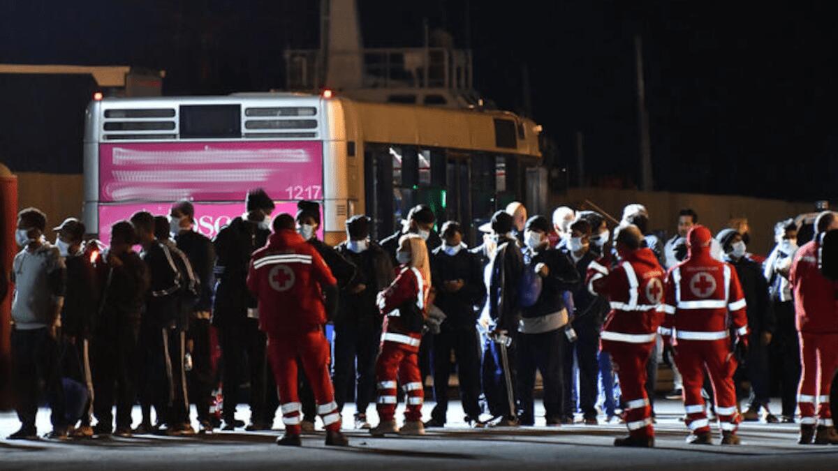 Navi Ong al Porto di Catania “liberate”: sbarcati tutti i migranti a bordo e condotti al Palaspedini - 