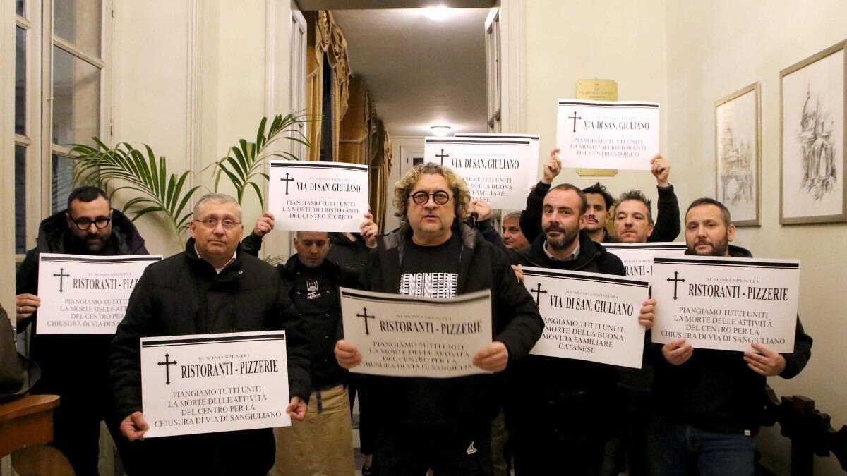Chiusura via Sangiuliano, "Scelta sconsiderata": la protesta dei ristoratori - 