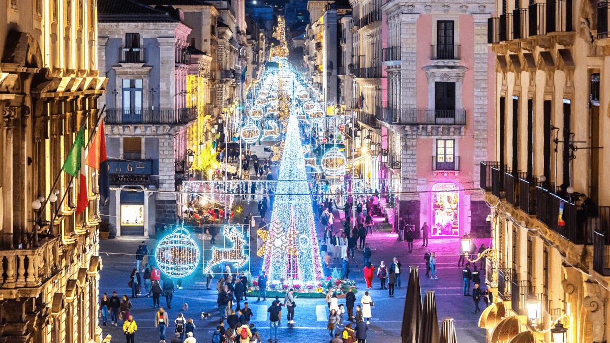 È “ufficialmente” Natale a Catania: accensione tradizionale di albero e luminarie (ma a risparmio energetico) - 