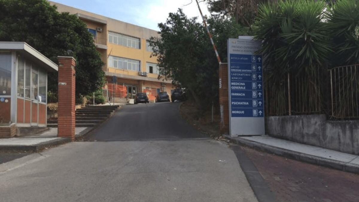 Si toglie la vita lanciandosi da balcone ospedale: tragedia nel catanese dovuta all’esasperazione - 