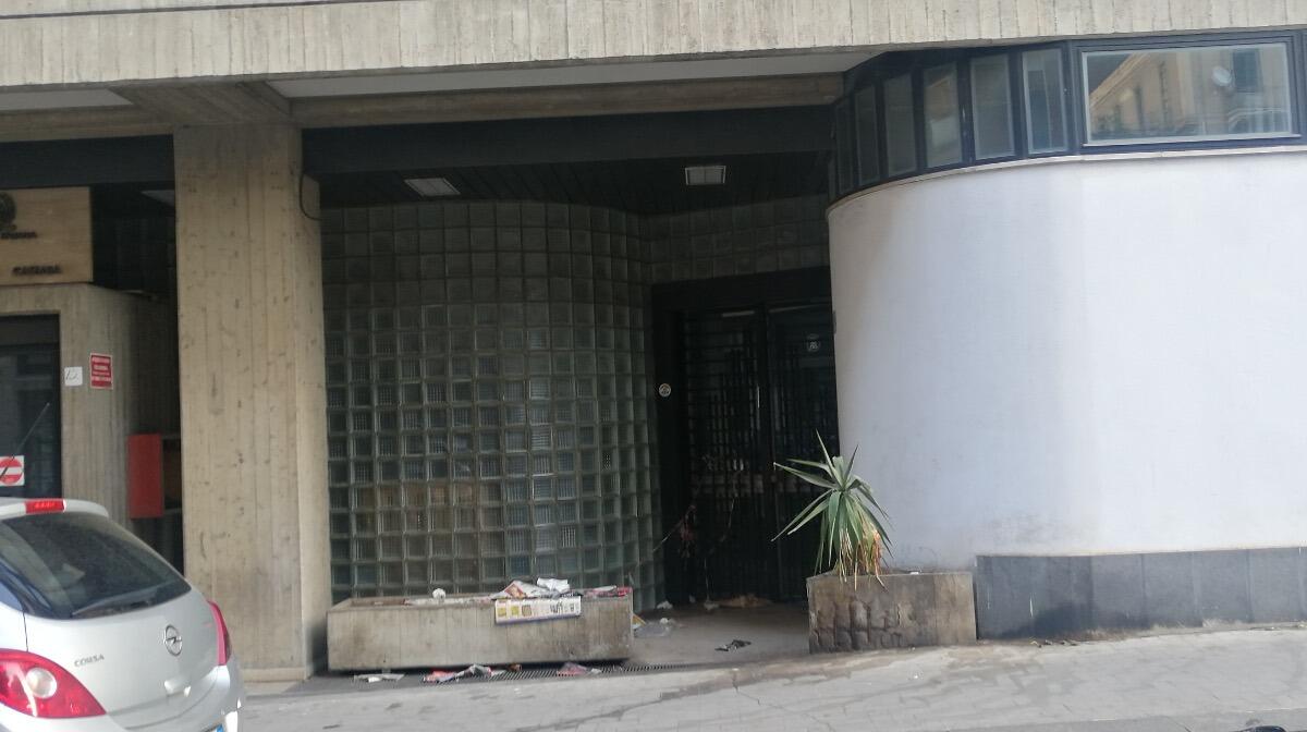 Lo scempio dell’ex edificio del Tar di Catania, discarica e bivacco per disperati - 