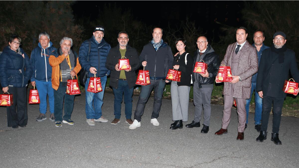 Comitato civico “Rialzati Catania” nelle periferie consegna doni natalizi alle categorie più deboli - 