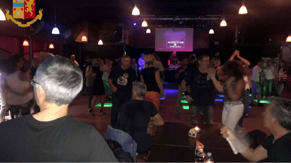 Discoteca abusiva bar porto di Catania: coerentemente con l’illecito, è abusivo anche il buttafuori - 
