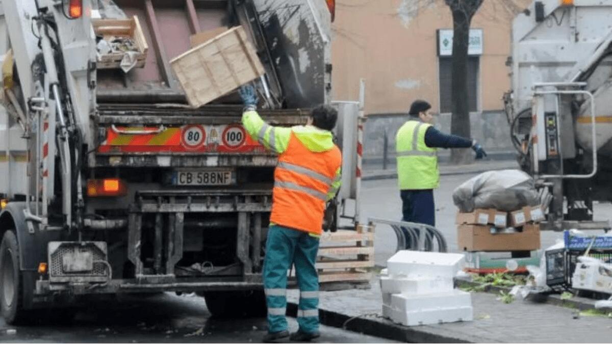 Netturbino a folle velocità col mezzo di servizio per prendere alcuni farmaci in orario di lavoro - 