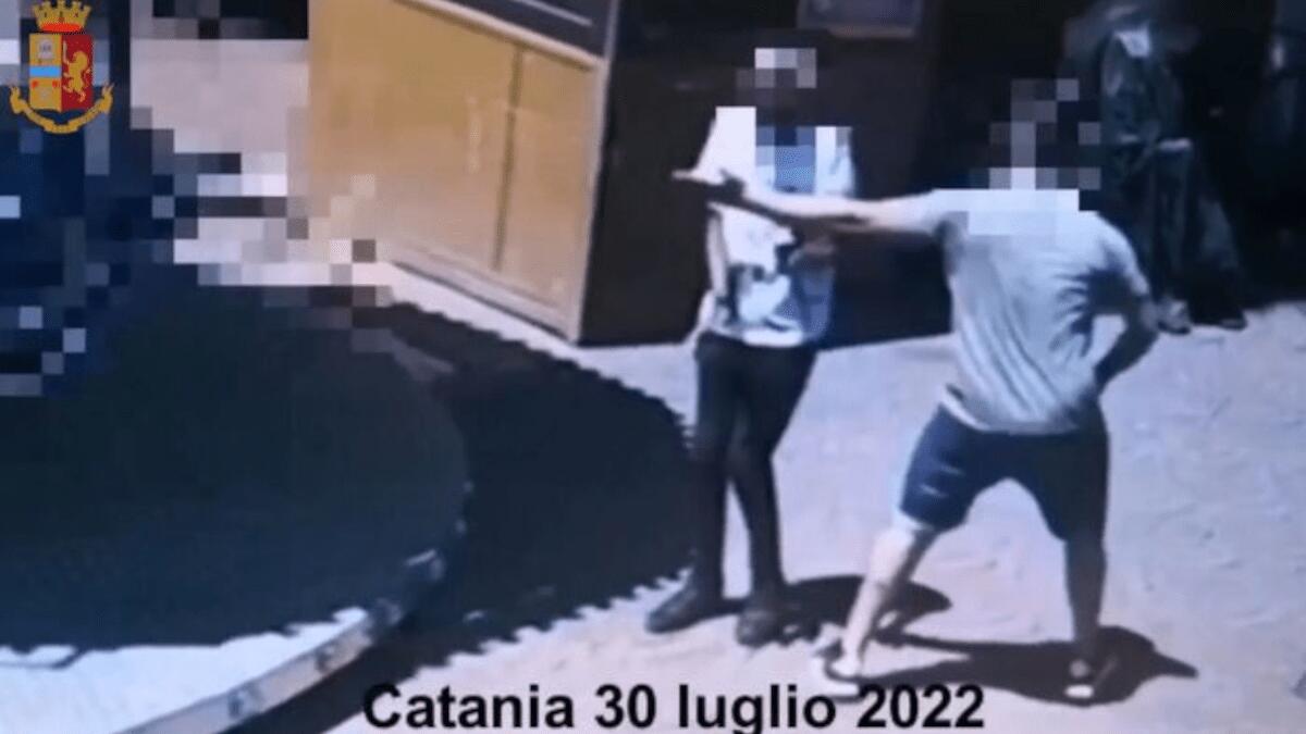 Diciottenne dà schiaffo a 57enne in piazza Nettuno: l’uomo muore, arrestato il ragazzo (NOME E DETTAGLI) - 