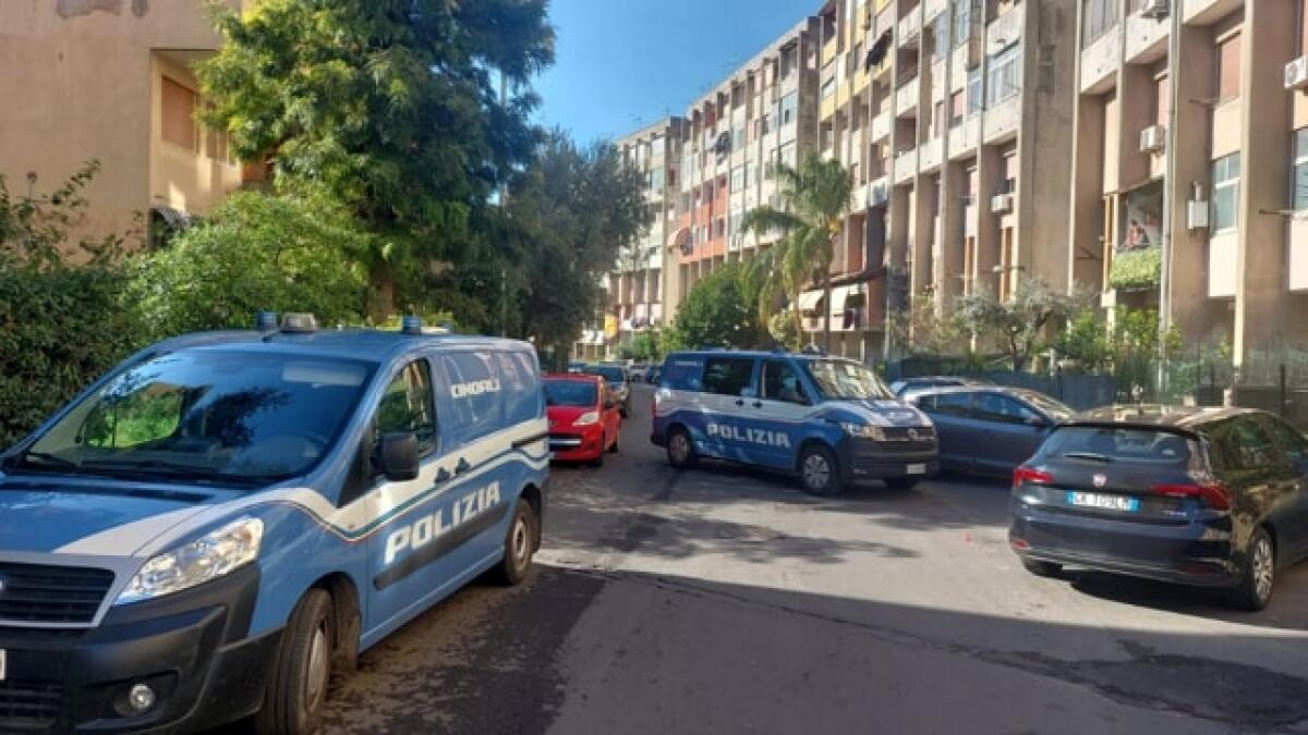 Nuovi controlli in via Capo Passero: droga ovunque, un’evasione e 400 m² d’autocarrozzeria abusiva - 